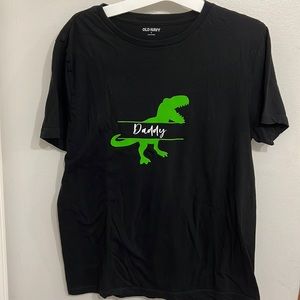 Men’s Small dinosaur daddy tshirt.